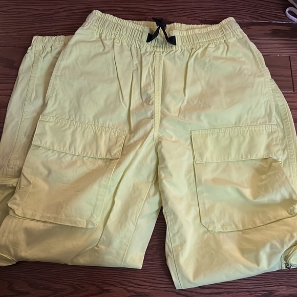 Aritzia Neon Yellow Overload Cargo Pant XS - Picture 3 of 4
